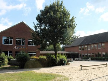 Bild der Ansgarschule. Klicken um zur Hompage der Schule zu gelangen
