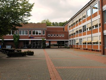 Bild der Johannesschule. Klicken, um zur Homepage der Schule zu gelangen